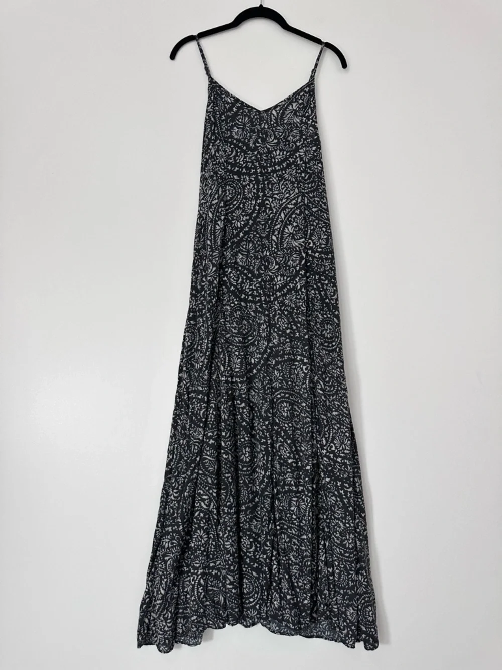 Abercrombie & Fitch V-Neck Flowy Maxi Dress